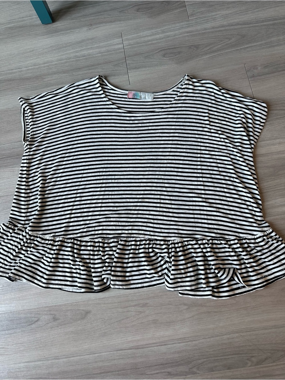 Free people beach' Black & White Striped Ruffle Hem Top size small